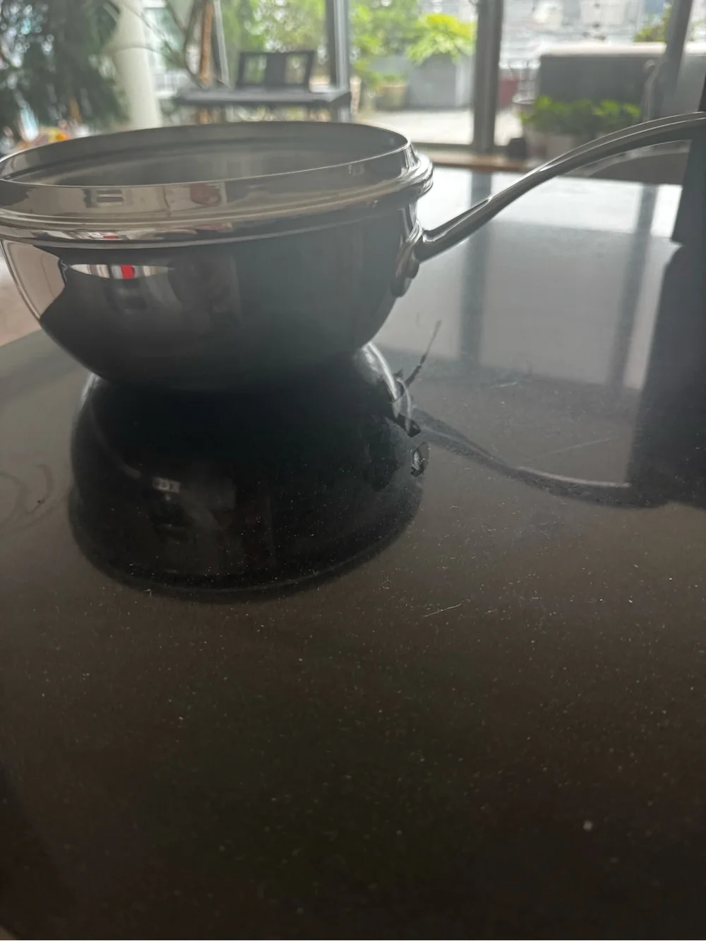 Calphalon 3Qt Sauce Pan with Long Handle with lid